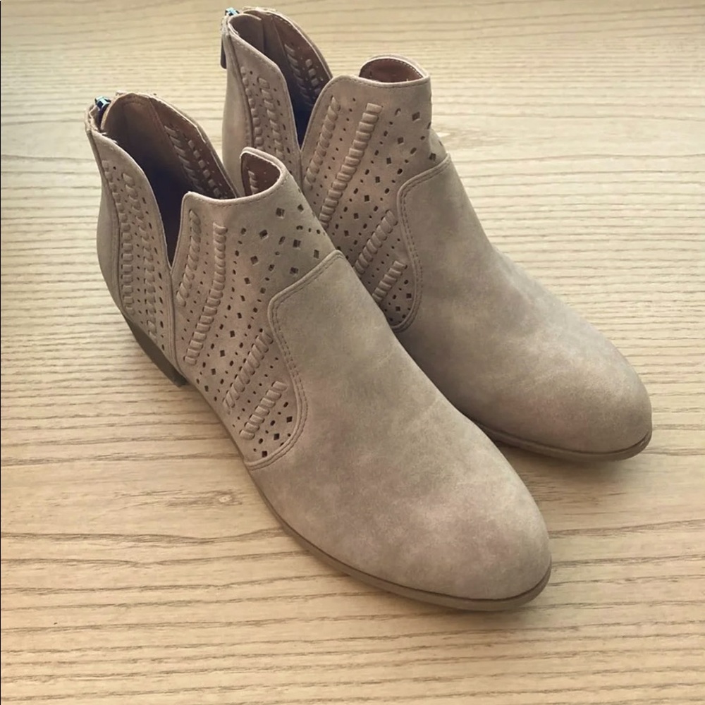 TAN BOOTIES BY INDIGO RD. SIZE 8 NWOB